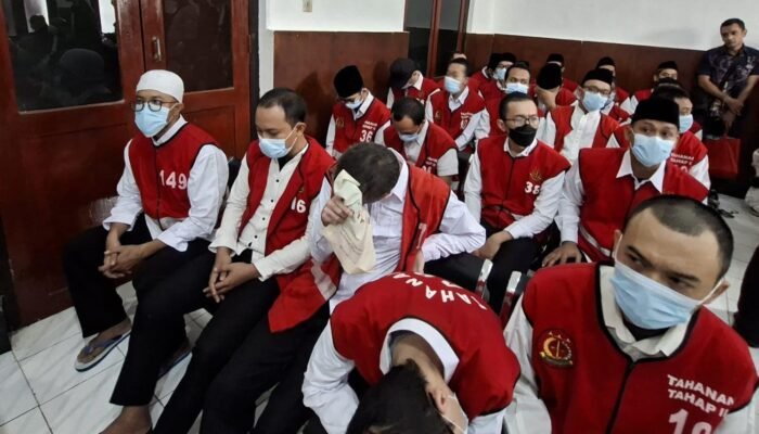 Pesta Seks Sesama Jenis, 34 Pria Gay Diadili