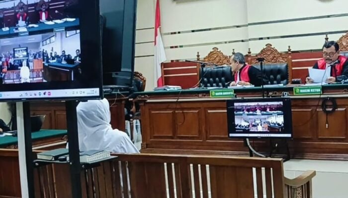 Baru Bisa Hadir, Khofifah Minta Maaf dan Tegaskan Kooperatif di Sidang PN Tipikor