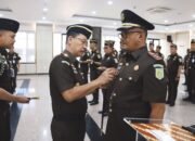 Kajati Kaltim Lantik Kajari Bontang. Prof Supardi: Jabatan Adalah Amanah, Jangan Sombong dan Tinggi Hati