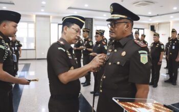 Kajati Kaltim Lantik Kajari Bontang. Prof Supardi: Jabatan Adalah Amanah, Jangan Sombong dan Tinggi Hati