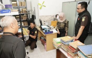 Diduga Korupsi, Kejati Jatim Geledah Kantor Taman Satwa Kebun Binatang Surabaya