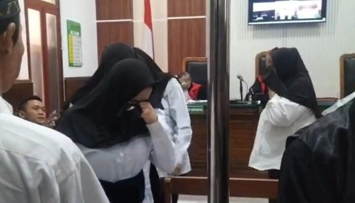 Penerjemah Tidak Hadir, Sidang 4 WNA Pencuri Emas di Surabaya Ditunda