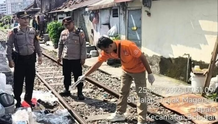 Asyik Pilah Botol Bekas, Jono Terserempet Kereta Hingga Patah Kaki