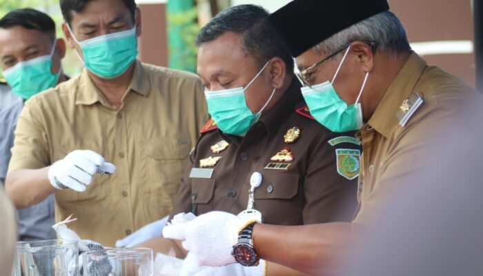 Didominasi Narkotika, Kejari Kobar Musnahkan Barang Bukti dari 61 Perkara