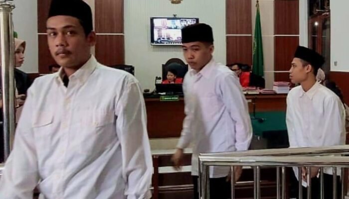 Keroyok Penjual Tiket Palsu Hingga Tewas, Tiga Panitia Konser Hardcore Jadi Pesakitan