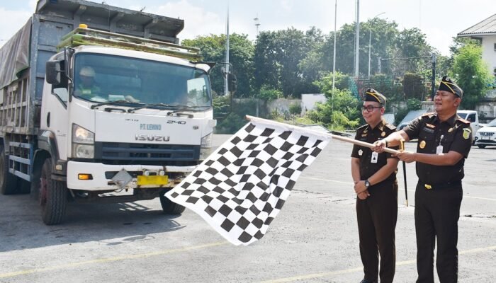 Jaga Ketahanan Pangan, Kejari Perak Musnahkan 100 Ton Pupuk Ilegal