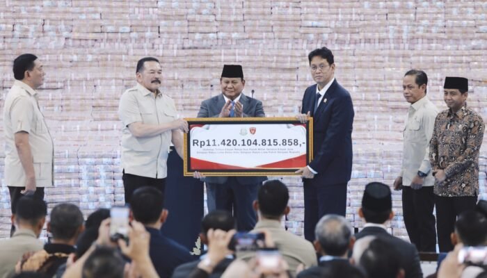 Satgas PKH Serahkan Uang Rp11,4 Triliun dan Kuasai Kembali Kawasan Hutan Tahap Vl