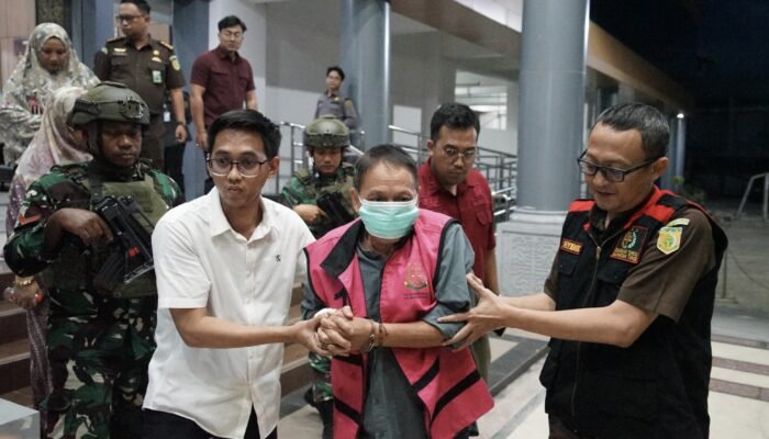 Kejati Kaltim Tahan Tersangka AS Mantan Kadistamben Kutai Kartanegara