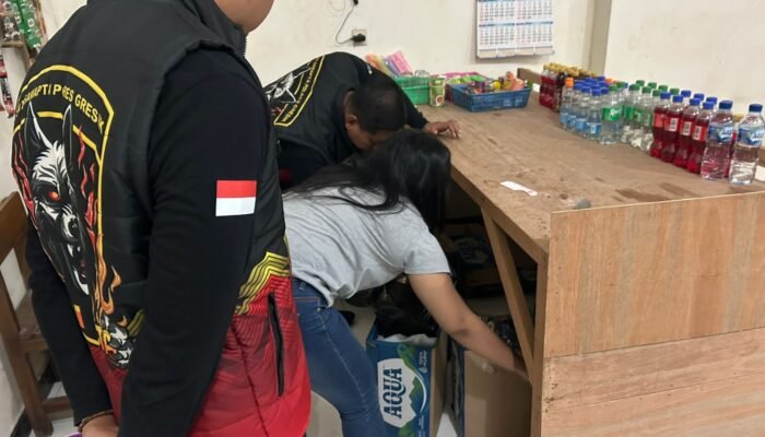 Polisi Gerebek Warung Remang Jual Miras di Dukun Gresik