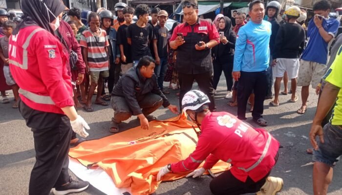 Seorang Perempuan Tewas Terlindas Truk di Jalan Rangkah Surabaya