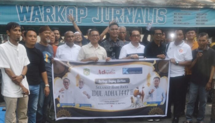 Rayakan Idul Adha, Kolaborasi Mantap ADHYAKSAdigital dan FJM Gelar Aksi Sosial Potong 3 Sapi 1 Kambing