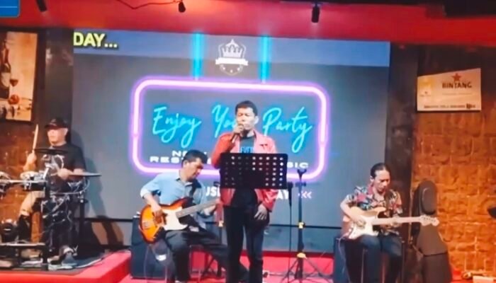 Makan Sambil Nonton Live Music, Batavia Resto Jadi Tempat Nongkrong Hits Baru di Jakarta Timur