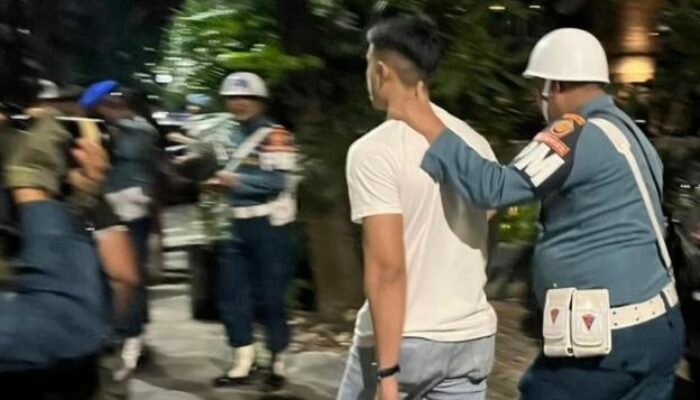 Petugas Gabungan Amankan belasan Oknum TNI – Polri di Tempat Hiburan Malam Surabaya