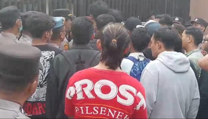 BEM Nusantara Ngeluruk Kejati Jatim, Tuntut Febri Ardiansyah Segera Diproses Hukum