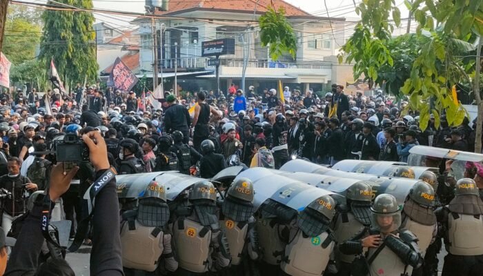 Massa PSHT Datangi Markas DC, 1 Anggota TNI Alami Luka Akibat Lemparan Batu