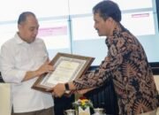 Kolaborasi Cegah Radikalisme dengan Densus 88, Kapolri Berikan Penghargaan Pemkot Surabaya