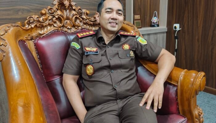 Sang ‘Rising Star’ Adhyaksa: Dr. Denny Achmad Kini Jabat Asintel Kejati Jakarta