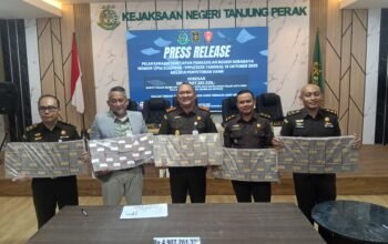 Akhir Masa Jabatan, Kajari Tanjung Perak Setorkan Uang Rampasan Rp4,9 Miliar ke Kas Negara
