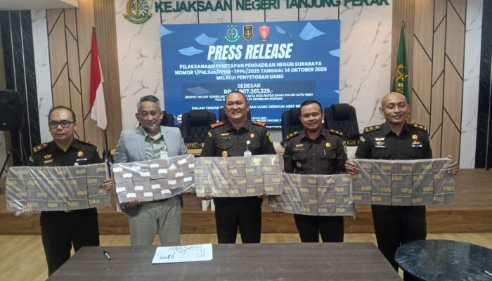 Akhir Masa Jabatan, Kajari Tanjung Perak Setorkan Uang Rampasan Rp4,9 Miliar ke Kas Negara