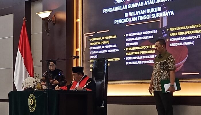Ketua Pengadilan Tinggi Surabaya Pimpin Sumpah 46 Calon Advokat: Harus Profesional