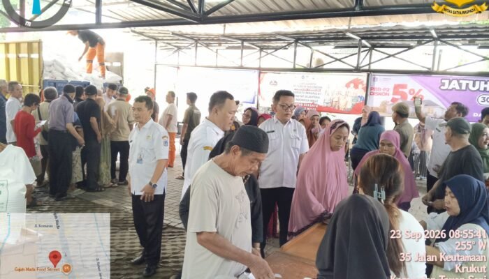 Bantuan Beras 30 Kg Disalurkan kepada Warga Kelurahan Krukut