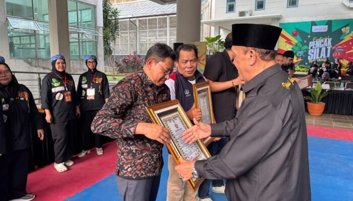 Kajari Kota Bogor Dr. Agus Wirawan Dianugerahi Gelar Pendekar Pencak Silat Jawa Barat