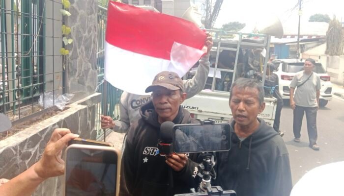 Demo KOPAAS Desak Pembubaran WALHI Terkait Penolakan Proyek Strategis Nasional di Pantura