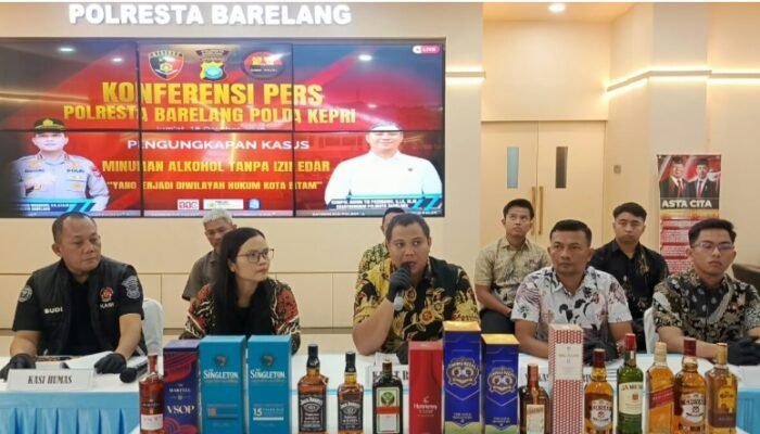 Polresta Barelang Sita 8.664 Botol Miras Ilegal di Batam, Tersangka SS Terancam 2 Tahun Penjara