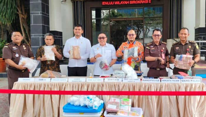 Kejari Jakpus Musnahkan Barang Bukti dari 108 Perkara dan Uang Palsu Miliaran Rupiah